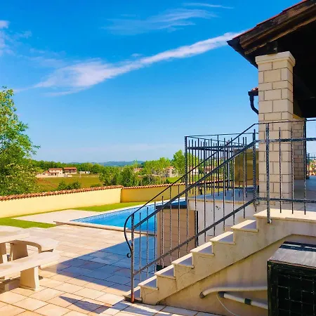 Villa Selo Mekisi The Private With A Heated Pool Ferenci