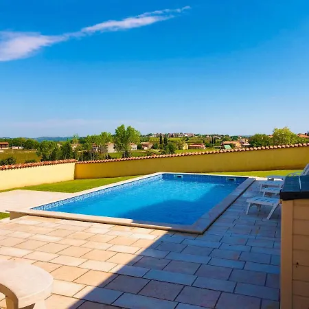 Selo Mekisi The Private With A Heated Pool * Ferenci