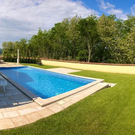 Villa Selo Mekisi The Private With A Heated Pool Ferenci